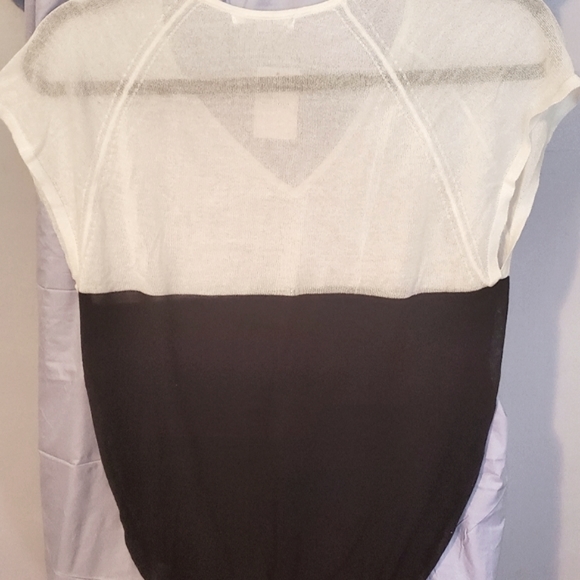UNIQLO Original Viscose B&W Blouse, Size S, NWT - Picture 5 of 7